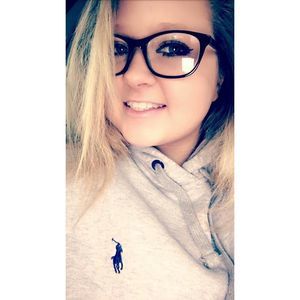 Meet your Posher, Courtney